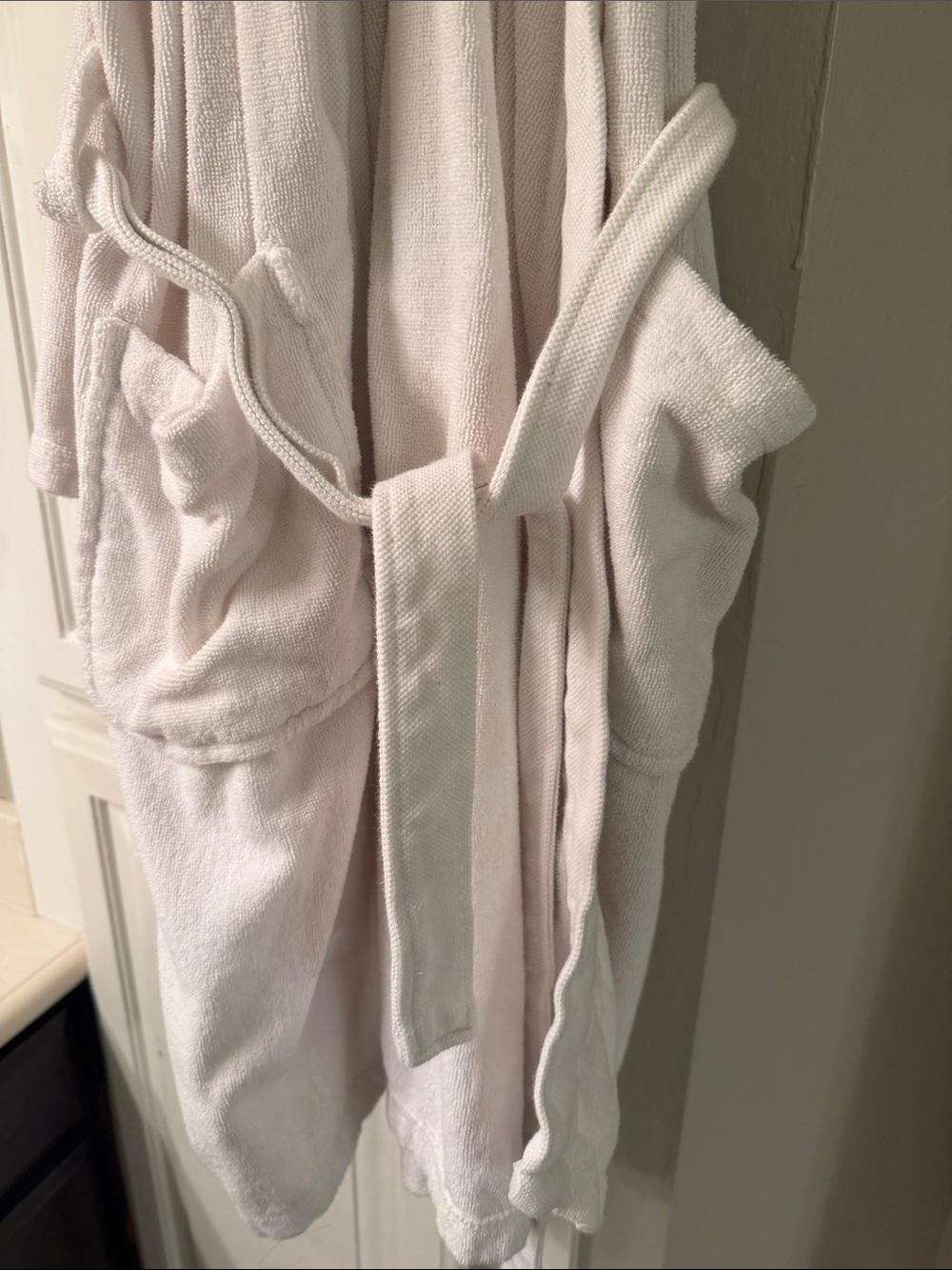 Lacoste White Plush Terry Bathrobe with Crocodile Logo - Picture 4 of 6